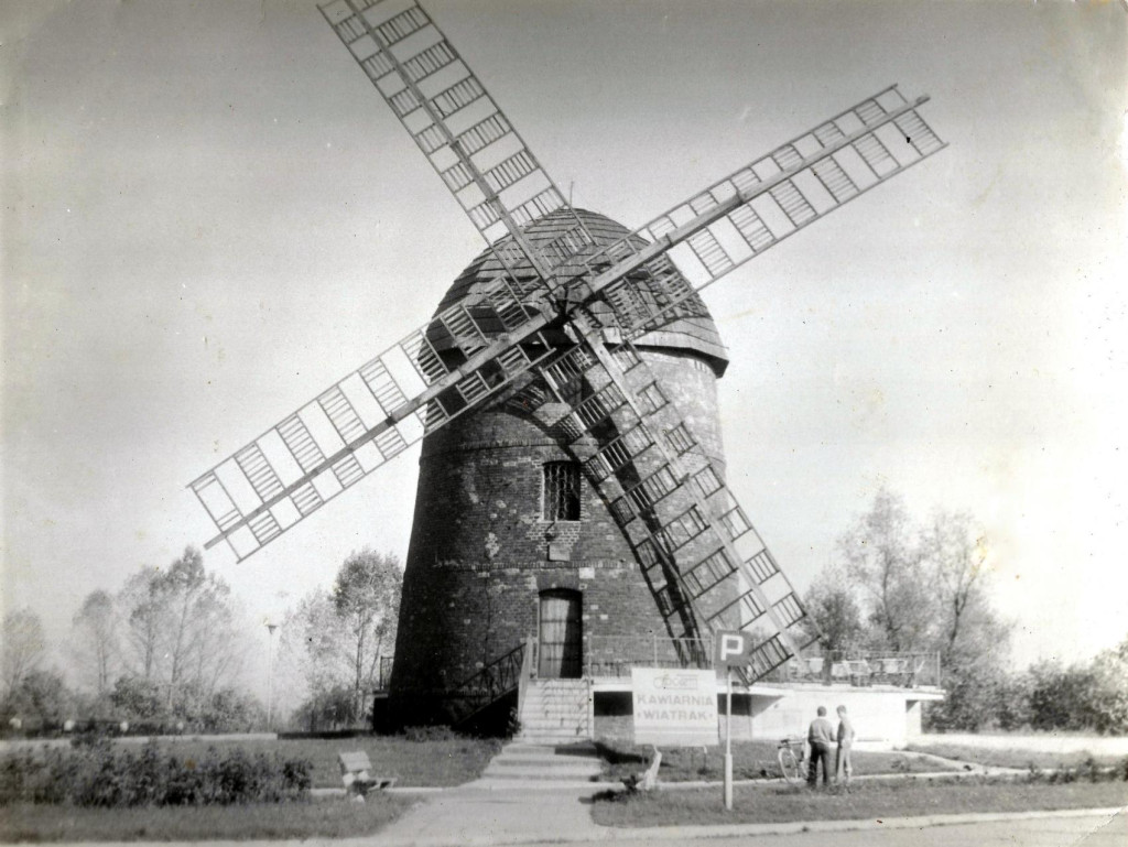 Wiatrak w Grodkowie jest remontowany. Zabytek doczeka się nowego dachu