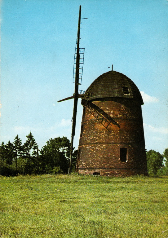 Wiatrak w Grodkowie jest remontowany. Zabytek doczeka się nowego dachu