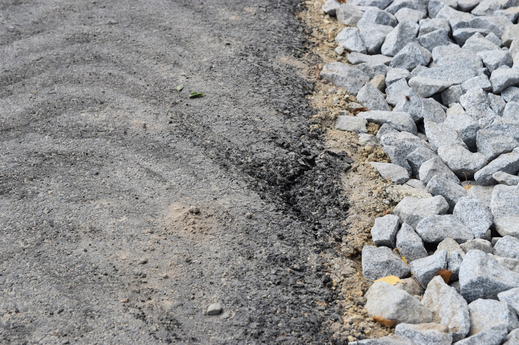 Drogowa fuszerka w Skarbimierzu-Osiedle. Wójt wyjaśnia dlaczego nie ma chodników