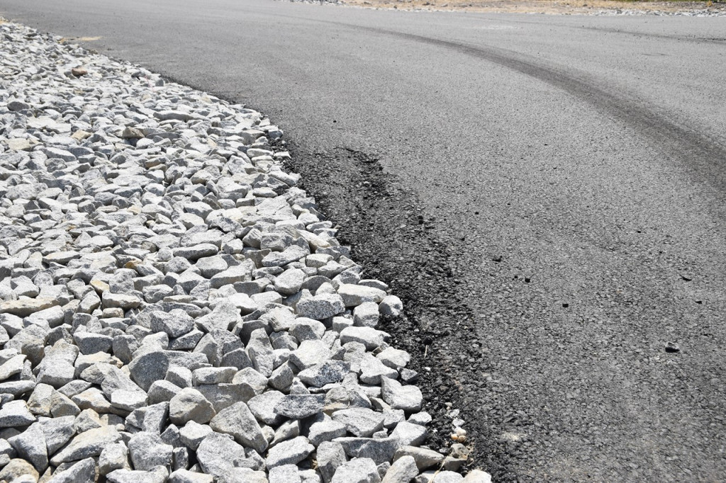 Drogowa fuszerka w Skarbimierzu-Osiedle. Wójt wyjaśnia dlaczego nie ma chodników