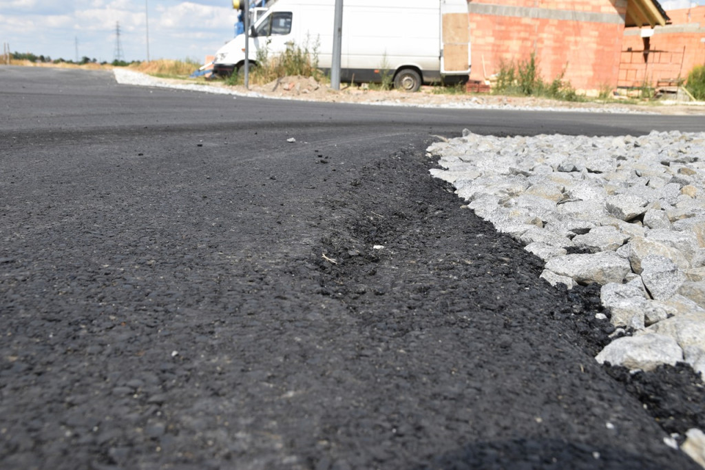 Drogowa fuszerka w Skarbimierzu-Osiedle. Wójt wyjaśnia dlaczego nie ma chodników