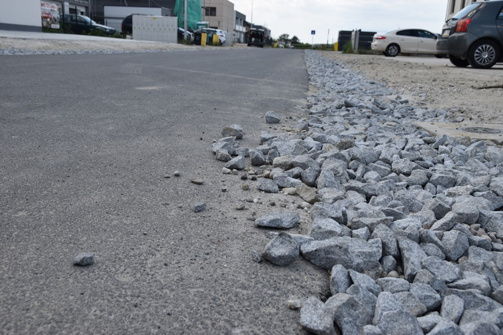 Drogowa fuszerka w Skarbimierzu-Osiedle. Wójt wyjaśnia dlaczego nie ma chodników