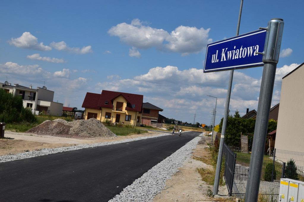 Drogowa fuszerka w Skarbimierzu-Osiedle. Wójt wyjaśnia dlaczego nie ma chodników