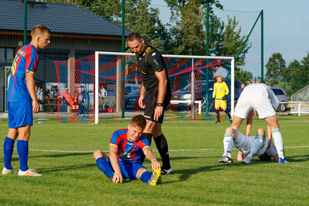 Pierwsza porażka LZS-u Starowice. Rekord lepszy w starciu z beniaminkiem [fotorelacja]