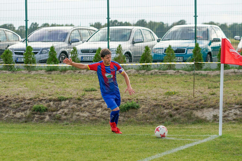 Pierwsza porażka LZS-u Starowice. Rekord lepszy w starciu z beniaminkiem [fotorelacja]