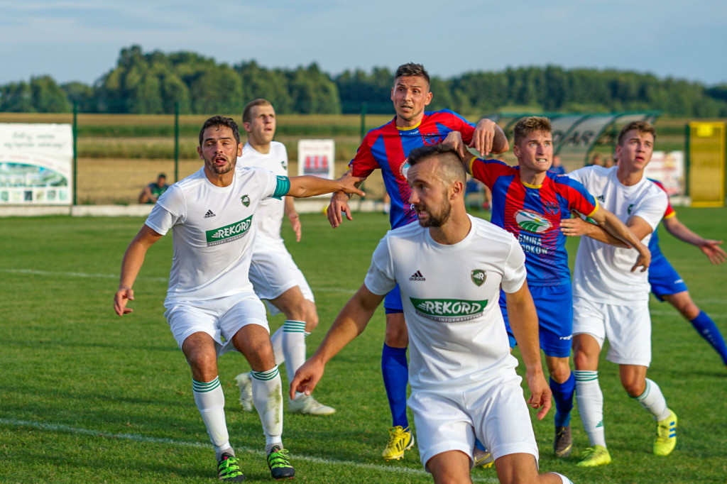 Pierwsza porażka LZS-u Starowice. Rekord lepszy w starciu z beniaminkiem [fotorelacja]