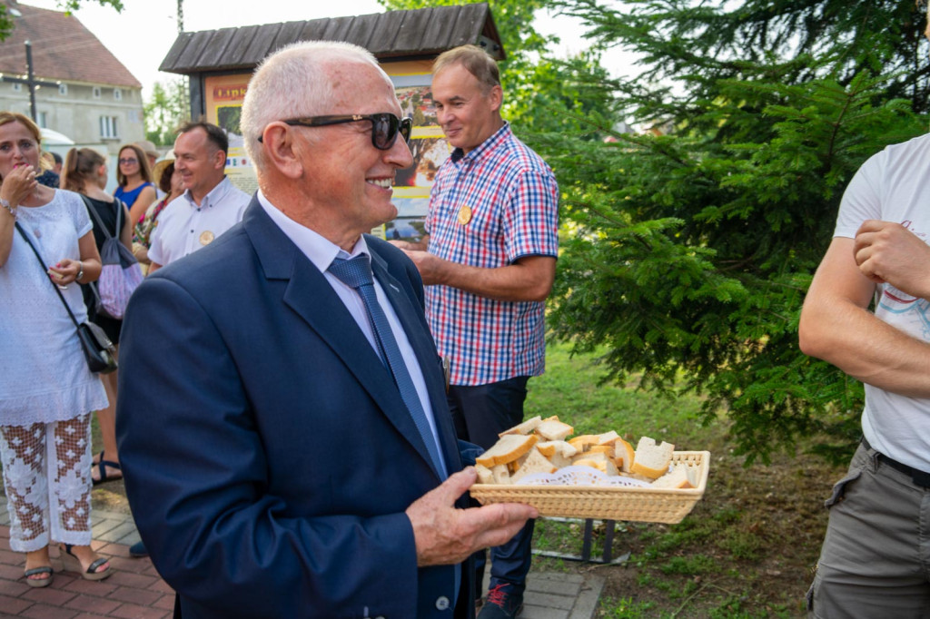 Święto plonów w Lipkach. Najpiękniejszy wieniec dożynkowy w Gminie Skarbimierz z Łukowic Brzeskich