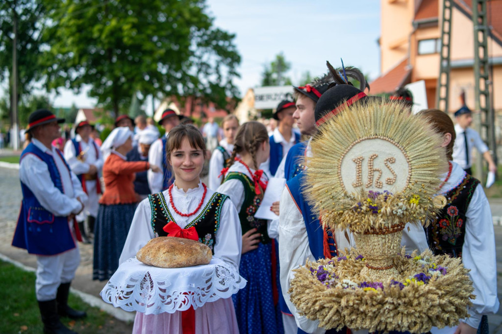 Święto plonów w Lipkach. Najpiękniejszy wieniec dożynkowy w Gminie Skarbimierz z Łukowic Brzeskich