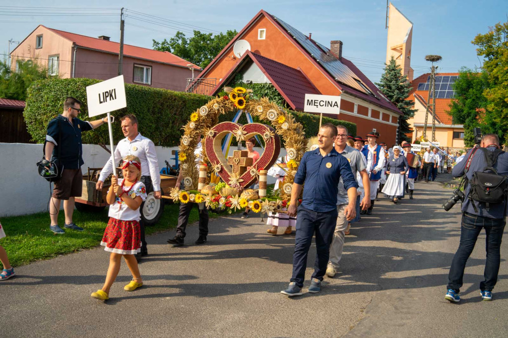 Święto plonów w Lipkach. Najpiękniejszy wieniec dożynkowy w Gminie Skarbimierz z Łukowic Brzeskich