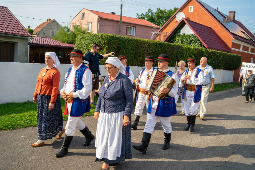 Święto plonów w Lipkach. Najpiękniejszy wieniec dożynkowy w Gminie Skarbimierz z Łukowic Brzeskich