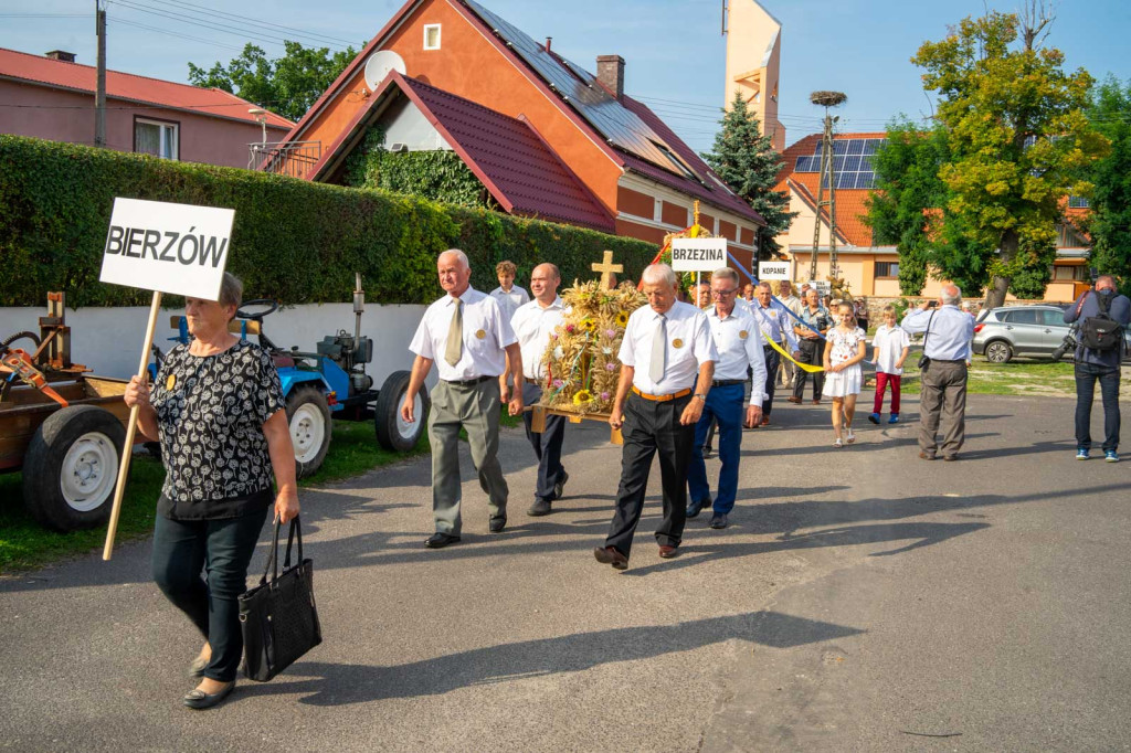 Święto plonów w Lipkach. Najpiękniejszy wieniec dożynkowy w Gminie Skarbimierz z Łukowic Brzeskich