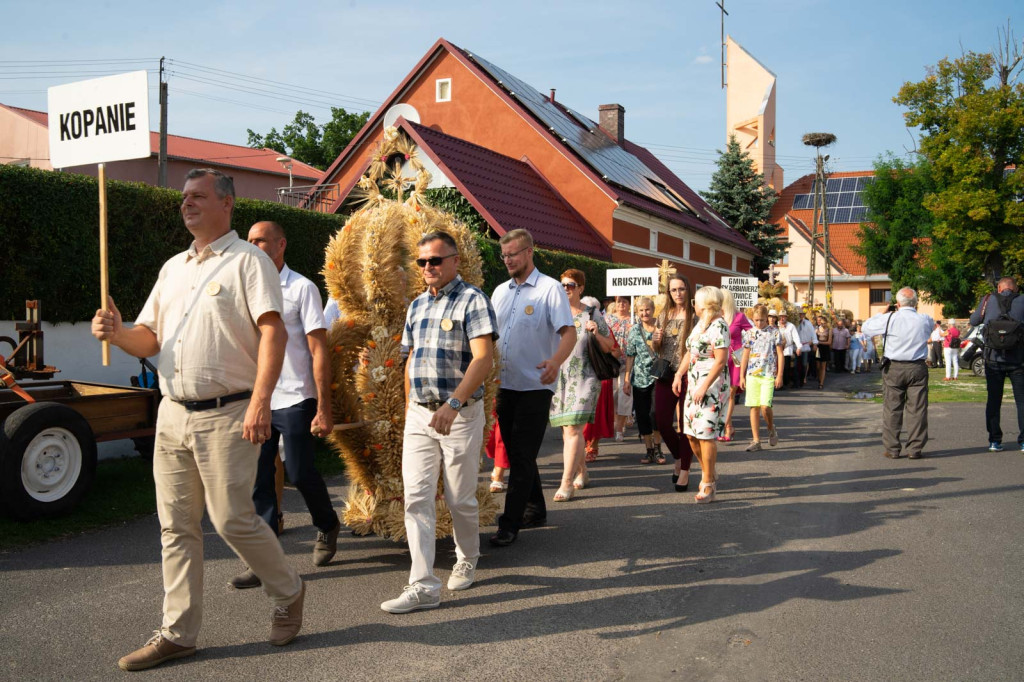 Święto plonów w Lipkach. Najpiękniejszy wieniec dożynkowy w Gminie Skarbimierz z Łukowic Brzeskich