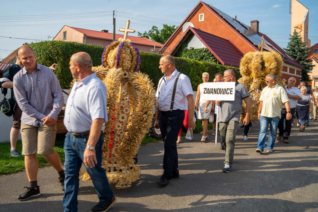 Święto plonów w Lipkach. Najpiękniejszy wieniec dożynkowy w Gminie Skarbimierz z Łukowic Brzeskich
