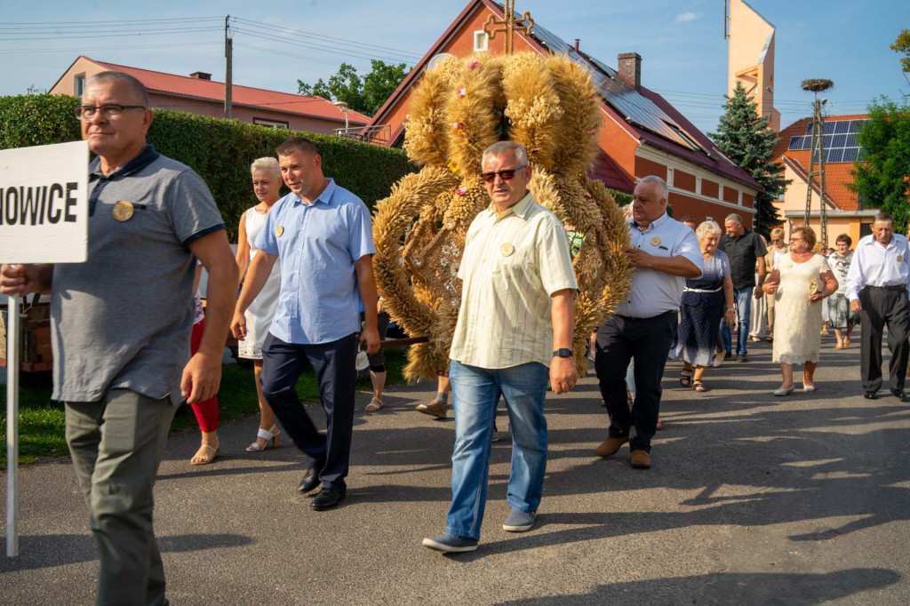 Święto plonów w Lipkach. Najpiękniejszy wieniec dożynkowy w Gminie Skarbimierz z Łukowic Brzeskich