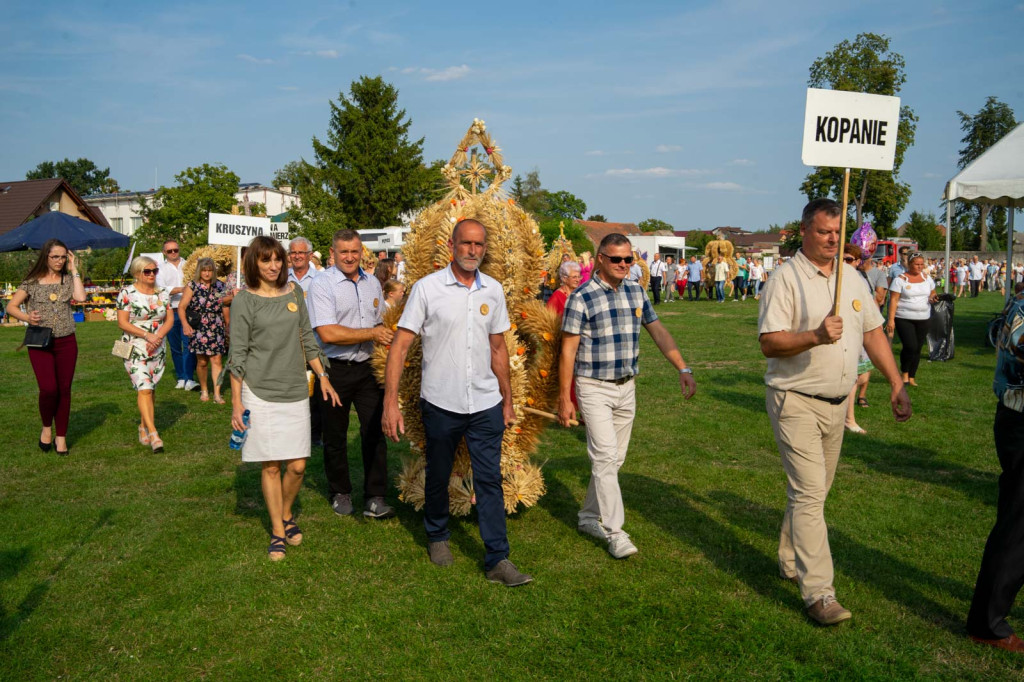 Święto plonów w Lipkach. Najpiękniejszy wieniec dożynkowy w Gminie Skarbimierz z Łukowic Brzeskich