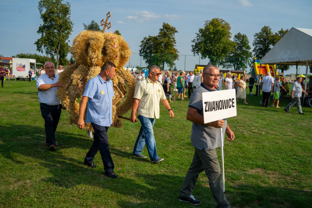 Święto plonów w Lipkach. Najpiękniejszy wieniec dożynkowy w Gminie Skarbimierz z Łukowic Brzeskich