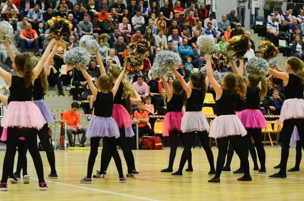 Akademia Cheerleaderek zaprasza na najlepsze zajęcia taneczne z pomponami oraz akrobatykę już od 9 września 2019!