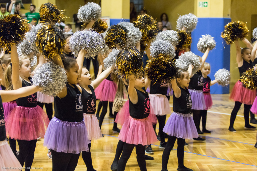 Akademia Cheerleaderek zaprasza na najlepsze zajęcia taneczne z pomponami oraz akrobatykę już od 9 września 2019!