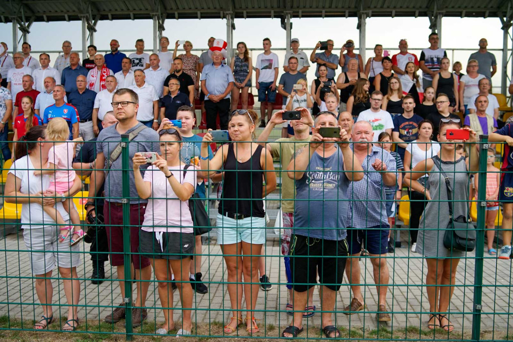 Święto piłki nożnej w Grodkowie. Polki zagrały z Czeszkami mecz towarzyski U-19 [fotorelacja]