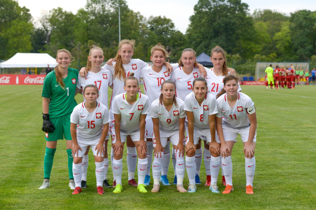 Święto piłki nożnej w Grodkowie. Polki zagrały z Czeszkami mecz towarzyski U-19 [fotorelacja]
