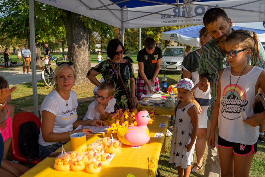 Trzecia edycja Brzeskiego Festiwalu Kaczek. W wyścigu rywalizowało ponad 250 gumowych kaczuszek