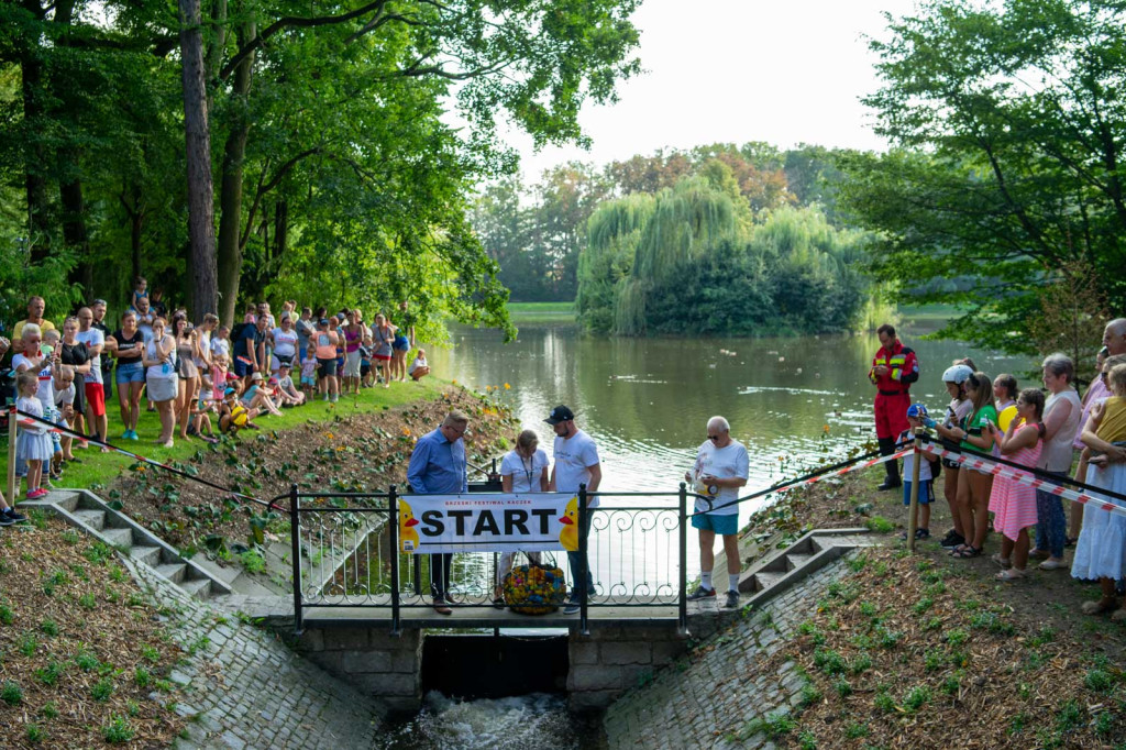 Trzecia edycja Brzeskiego Festiwalu Kaczek. W wyścigu rywalizowało ponad 250 gumowych kaczuszek