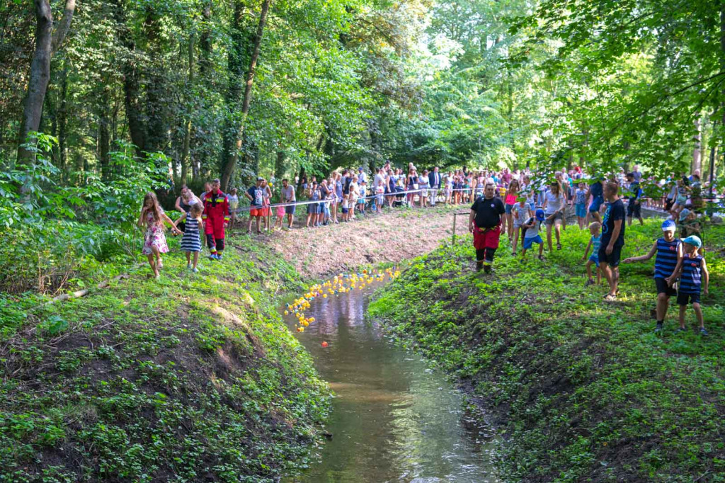 Trzecia edycja Brzeskiego Festiwalu Kaczek. W wyścigu rywalizowało ponad 250 gumowych kaczuszek