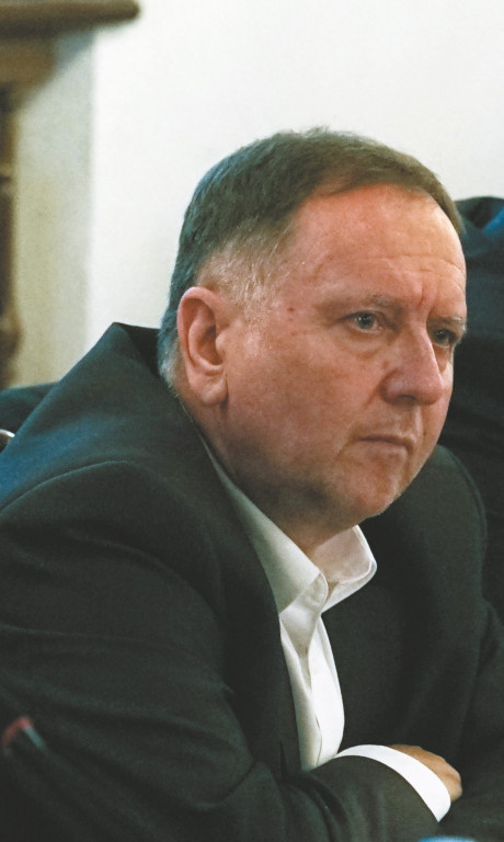 Echa skandalu na sesji Rady Miejskiej Brzegu. Radny z zarzutami prokuratorskimi - Jacek N. uratował koalicję  burmistrza Wrębiaka