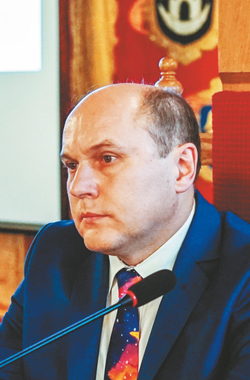 Echa skandalu na sesji Rady Miejskiej Brzegu. Radny z zarzutami prokuratorskimi - Jacek N. uratował koalicję  burmistrza Wrębiaka