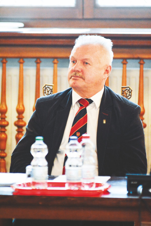 Echa skandalu na sesji Rady Miejskiej Brzegu. Radny z zarzutami prokuratorskimi - Jacek N. uratował koalicję  burmistrza Wrębiaka