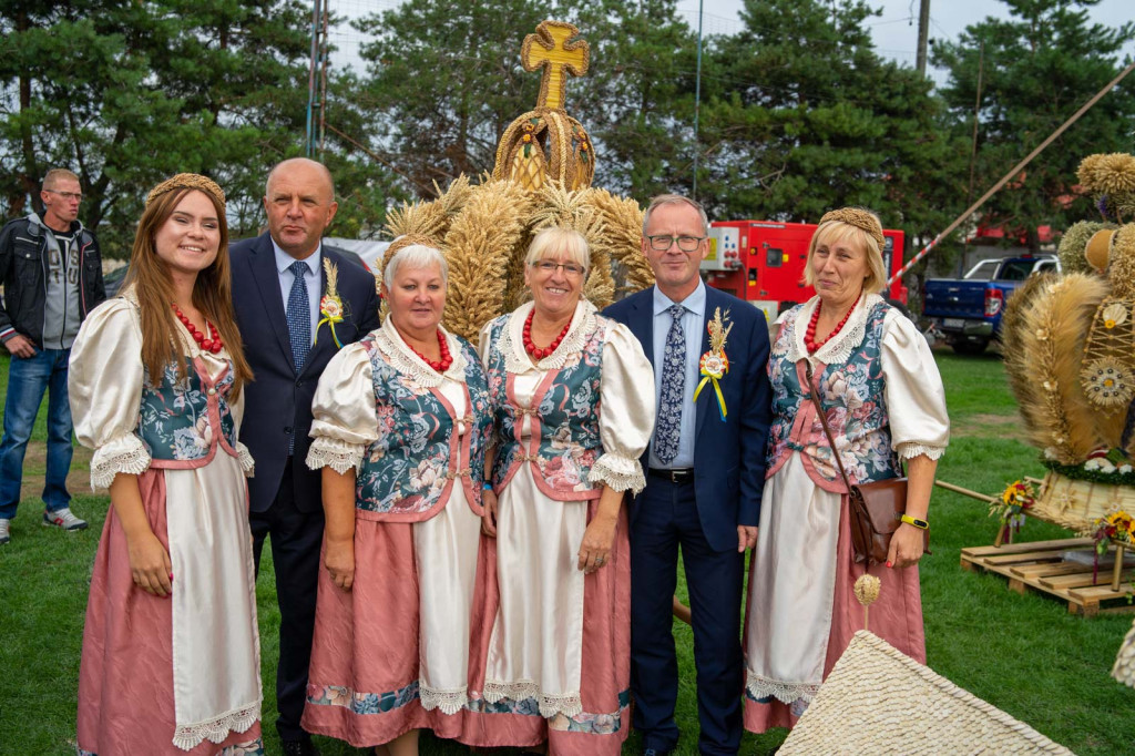 Wojewódzkie obchody święta plonów w Lewinie Brzeskim przyciągnęły tłumy