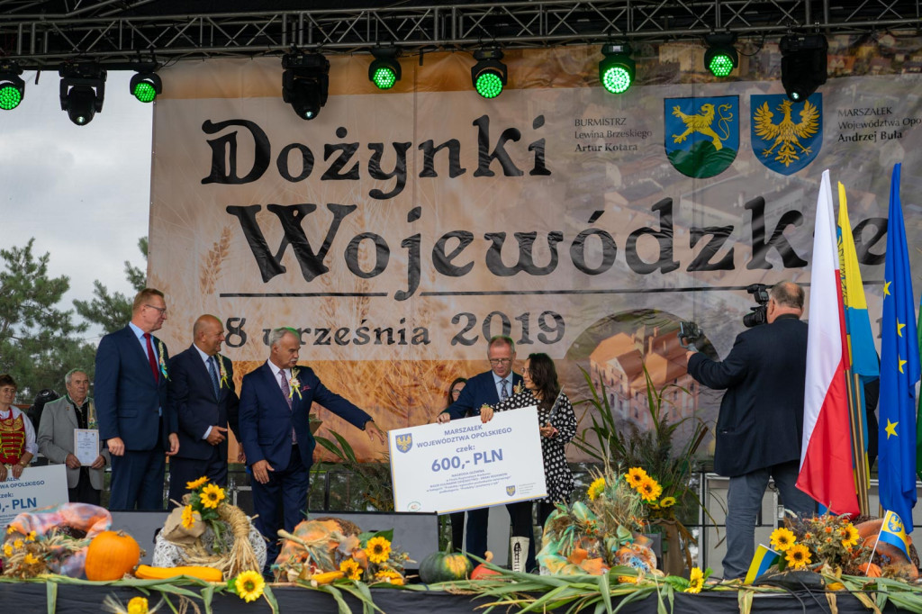 Wojewódzkie obchody święta plonów w Lewinie Brzeskim przyciągnęły tłumy