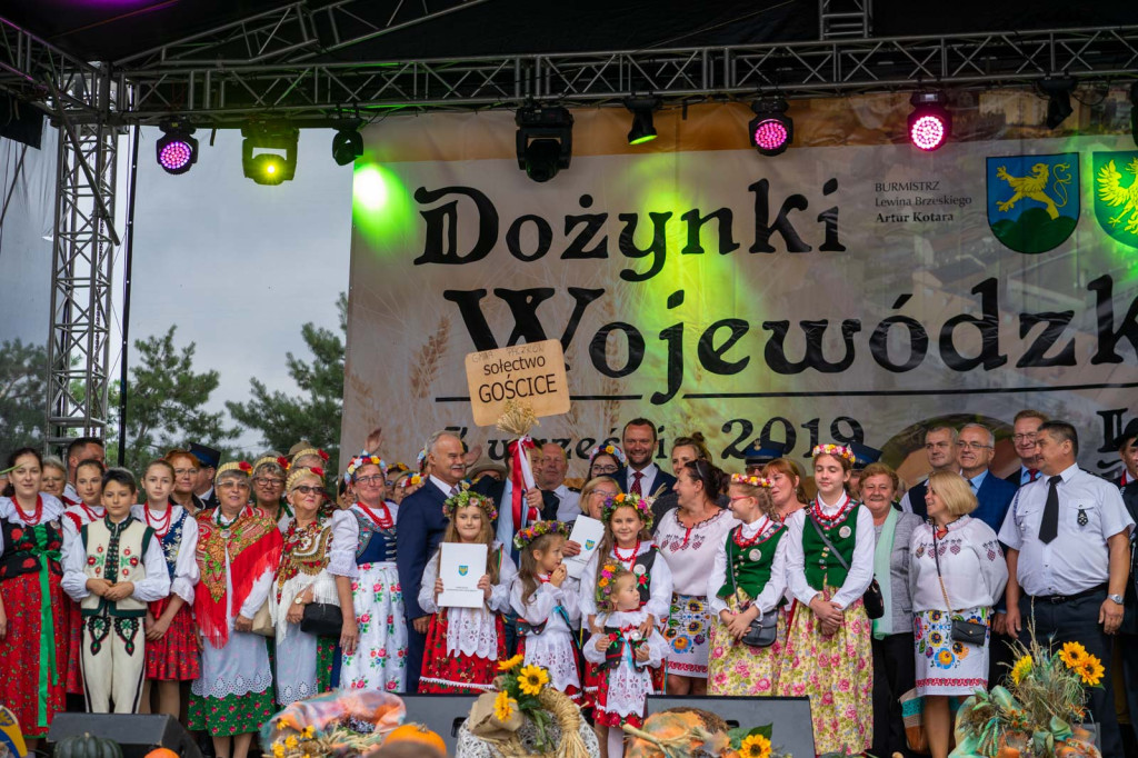 Wojewódzkie obchody święta plonów w Lewinie Brzeskim przyciągnęły tłumy