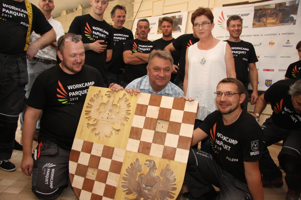 Zrobili to! Mistrzowie parkieciarstwa odrestaurowali podłogi w salach Muzeum Piastów Śląskich