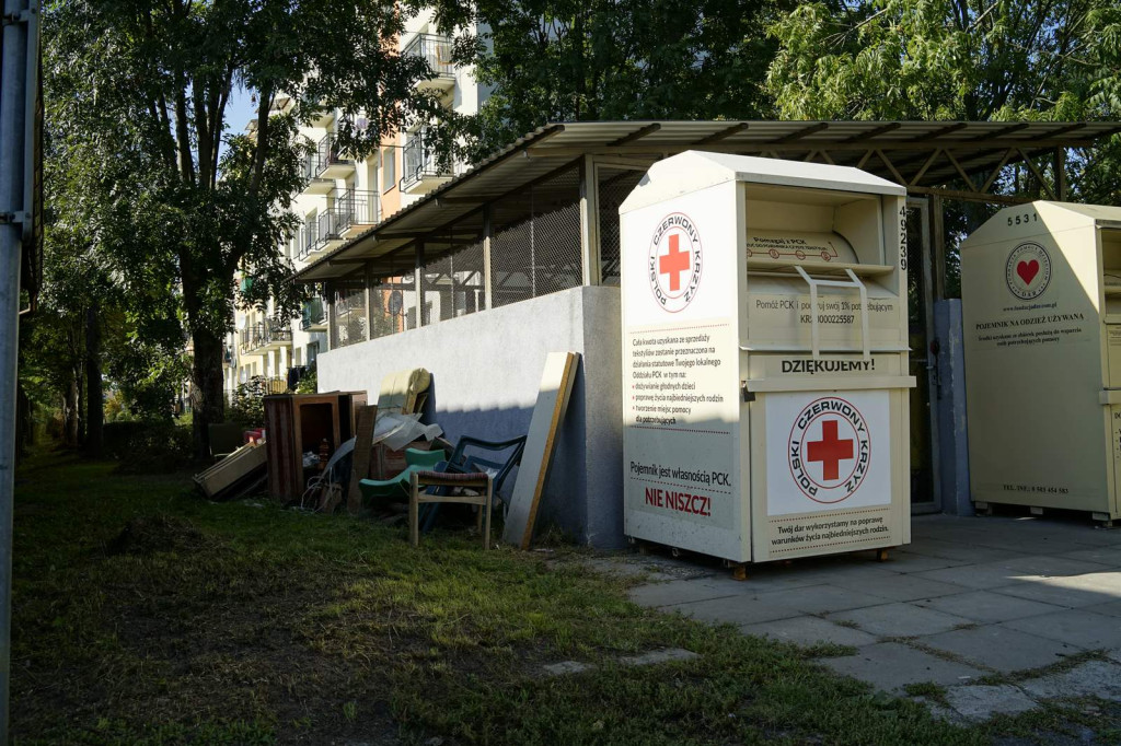 Stare meble znów zalegają na podwórkach. Od czasu zamian w odbiorze gabarytów doszło do sześciu podpaleń