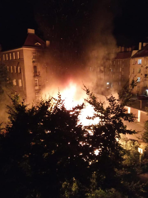 Stare meble znów zalegają na podwórkach. Od czasu zamian w odbiorze gabarytów doszło do sześciu podpaleń