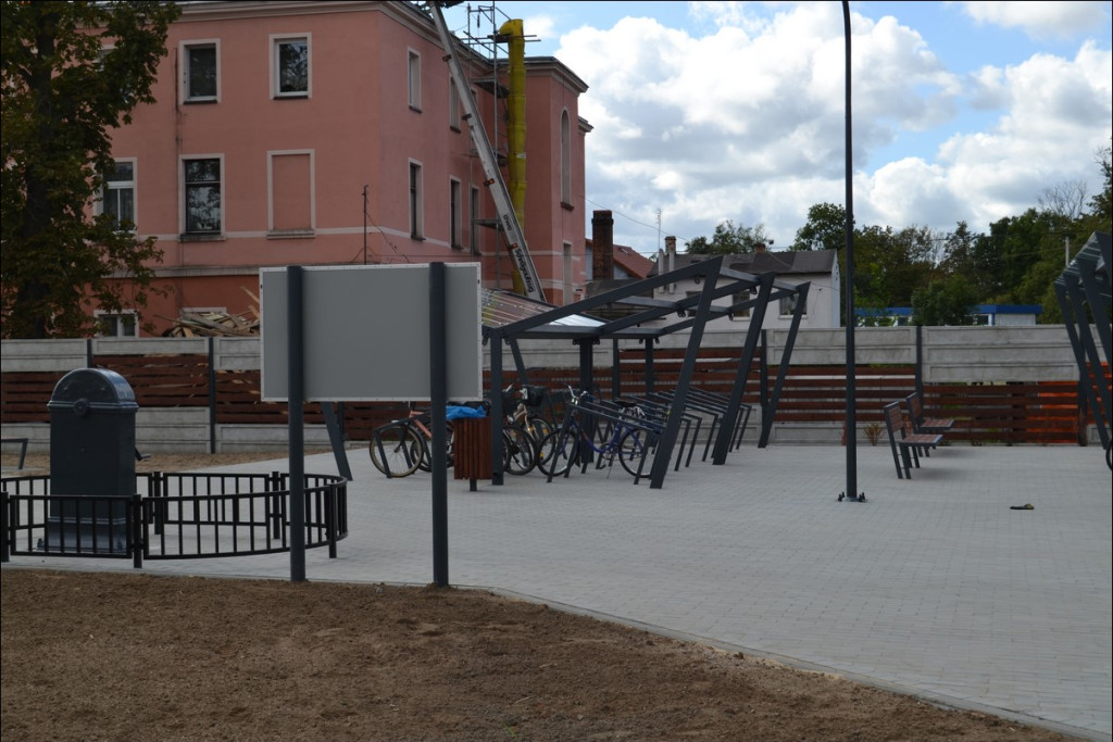 Lewin Brzeski ma nowoczesne centrum przesiadkowe