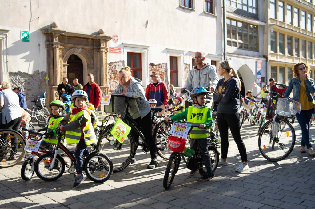 Blisko 250 przedszkolaków pojechało w rajdzie rowerkowym! [fotorelacja]