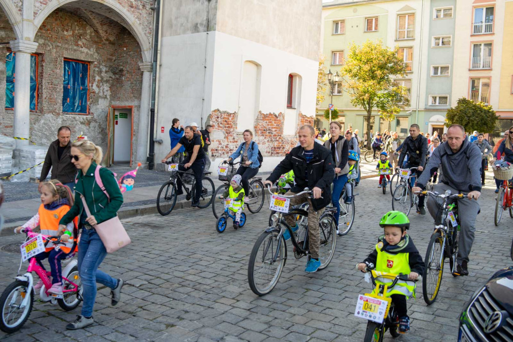 Blisko 250 przedszkolaków pojechało w rajdzie rowerkowym! [fotorelacja]