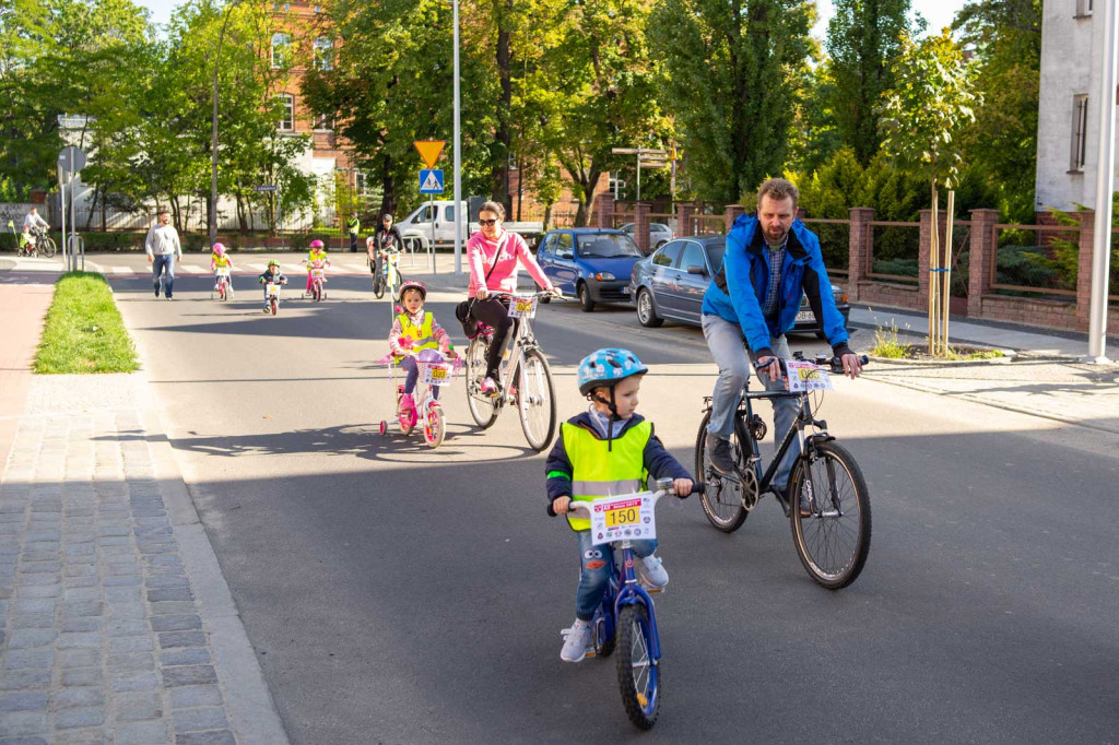Blisko 250 przedszkolaków pojechało w rajdzie rowerkowym! [fotorelacja]