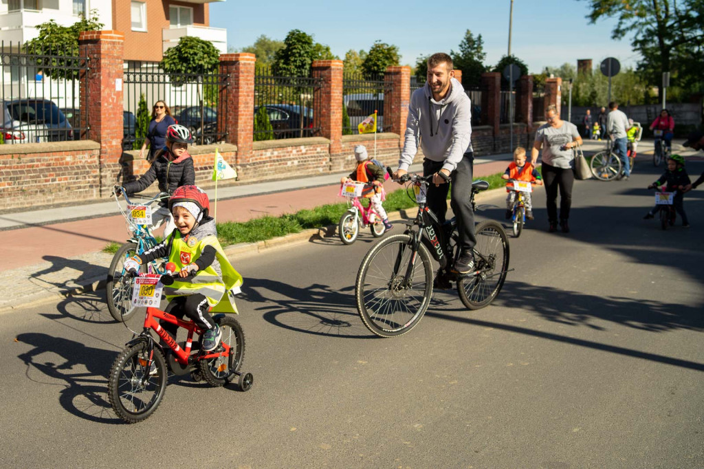 Blisko 250 przedszkolaków pojechało w rajdzie rowerkowym! [fotorelacja]