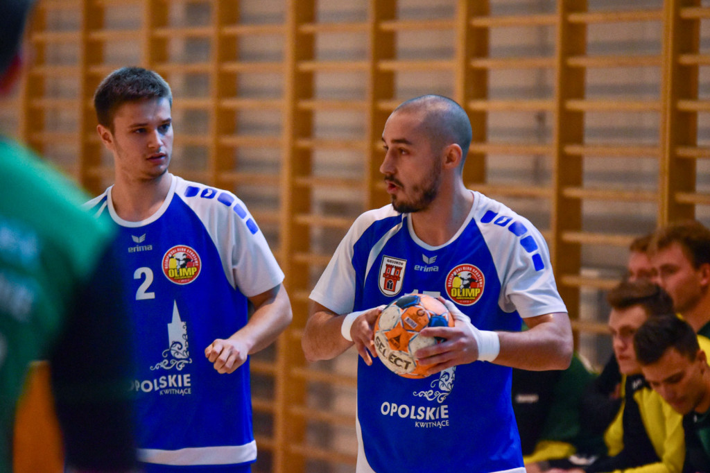 Olimp przegrywa z Olimpią. Piekarnianie nieznacznie lepsi [fororelacja]