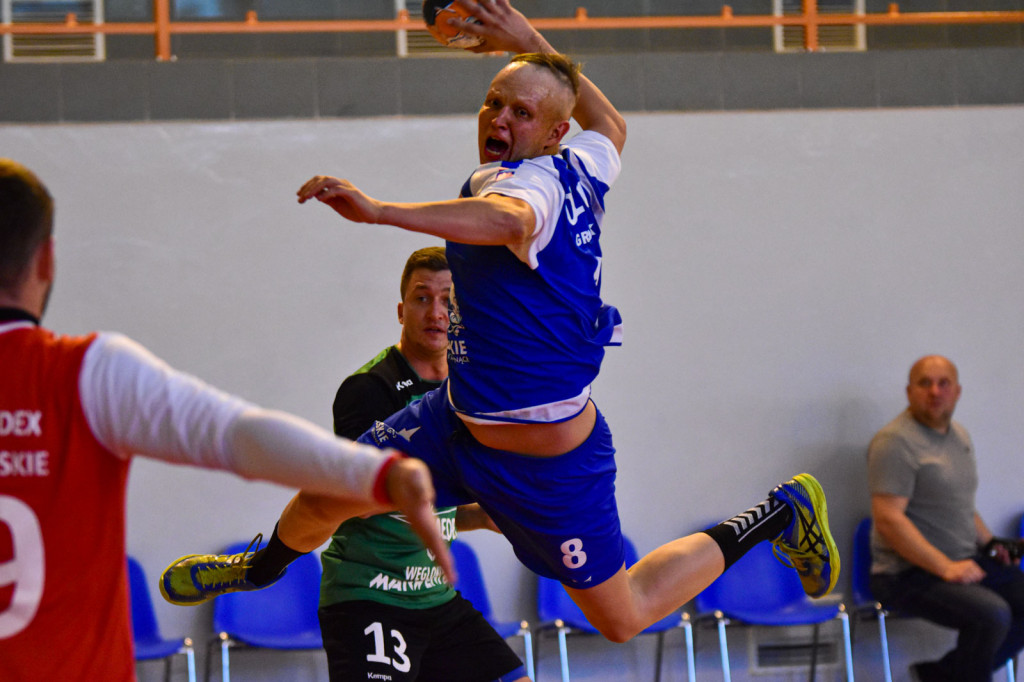 Olimp przegrywa z Olimpią. Piekarnianie nieznacznie lepsi [fororelacja]