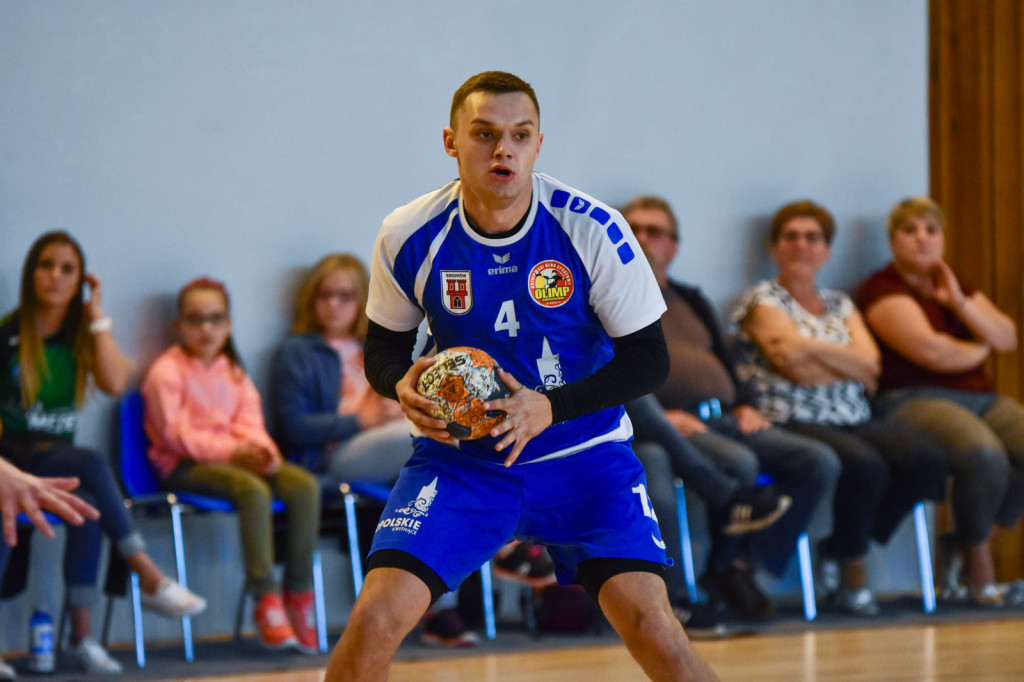 Olimp przegrywa z Olimpią. Piekarnianie nieznacznie lepsi [fororelacja]