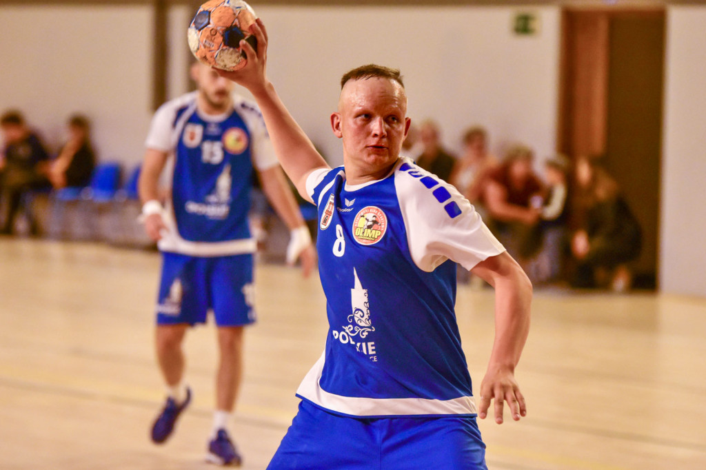 Olimp przegrywa z Olimpią. Piekarnianie nieznacznie lepsi [fororelacja]