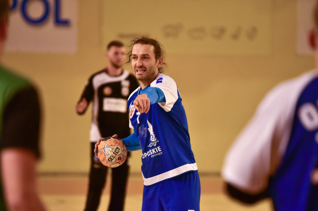 Olimp przegrywa z Olimpią. Piekarnianie nieznacznie lepsi [fororelacja]