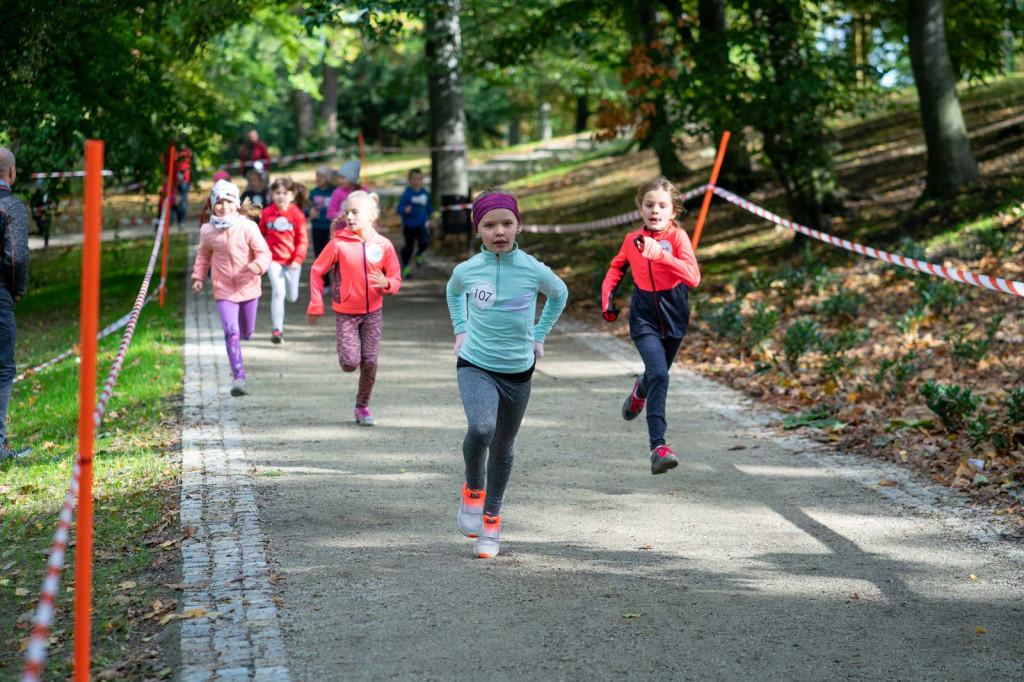 Charytatywny bieg dla Mikołaja na piątkę. Około 150. młodych sportowców na starcie!
