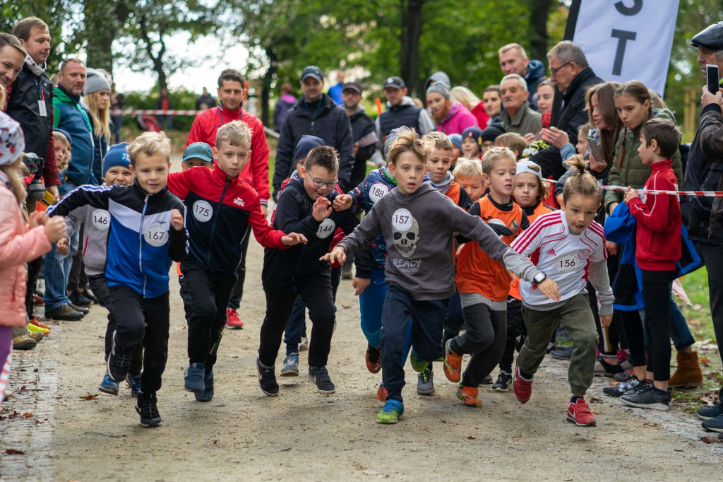 Charytatywny bieg dla Mikołaja na piątkę. Około 150. młodych sportowców na starcie!