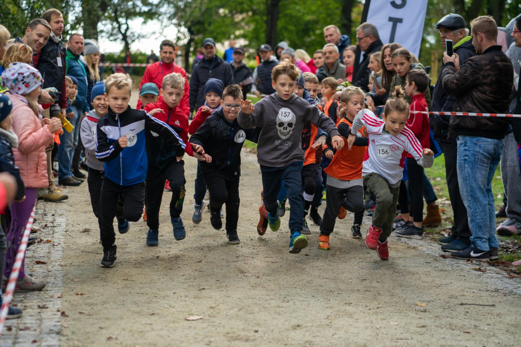 Charytatywny bieg dla Mikołaja na piątkę. Około 150. młodych sportowców na starcie!