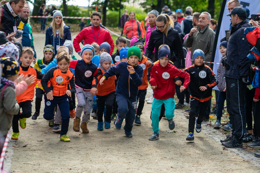 Charytatywny bieg dla Mikołaja na piątkę. Około 150. młodych sportowców na starcie!